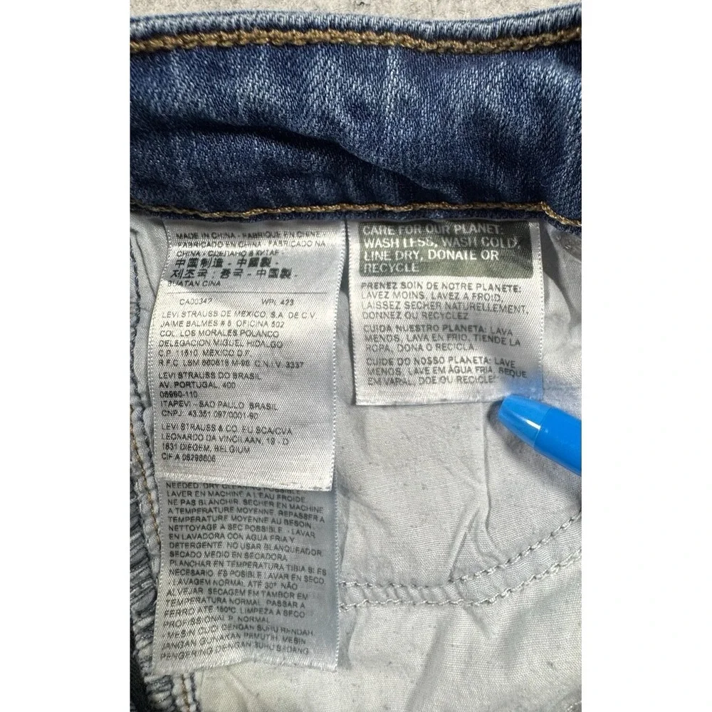 Levis levi 711